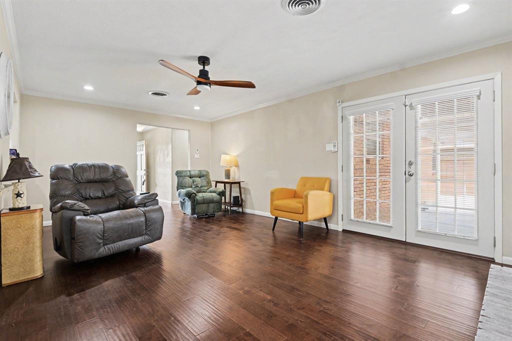 1114 Glouchester Drive