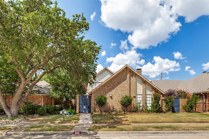 Photo 1 of 36 — 605 Woodway Lane, Richardson, TX 75081