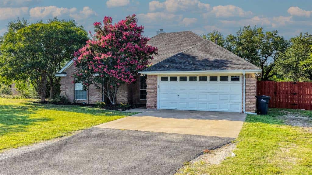 Photo of 808 W Couts Street, Weatherford, TX 76086 (MLS # 21320503)