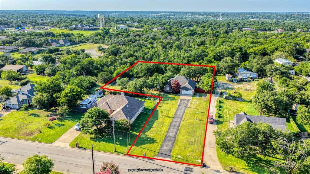 Photo of 808 W Couts Street, Weatherford, TX 76086 (MLS # 21320503)