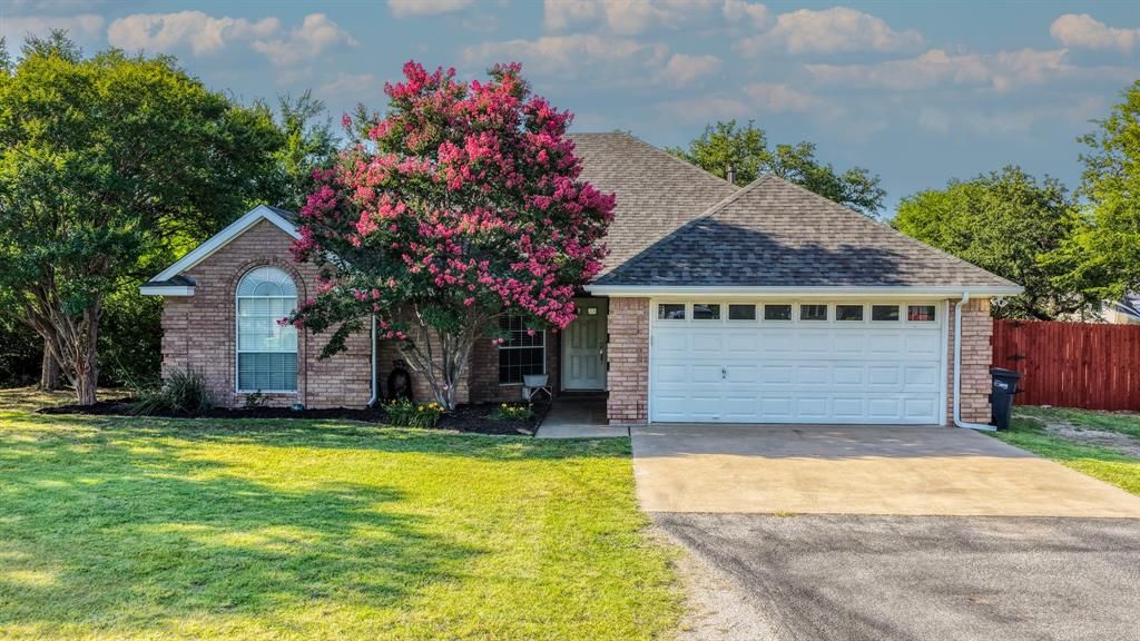 Photo of 808 W Couts Street, Weatherford, TX 76086 (MLS # 21320503)