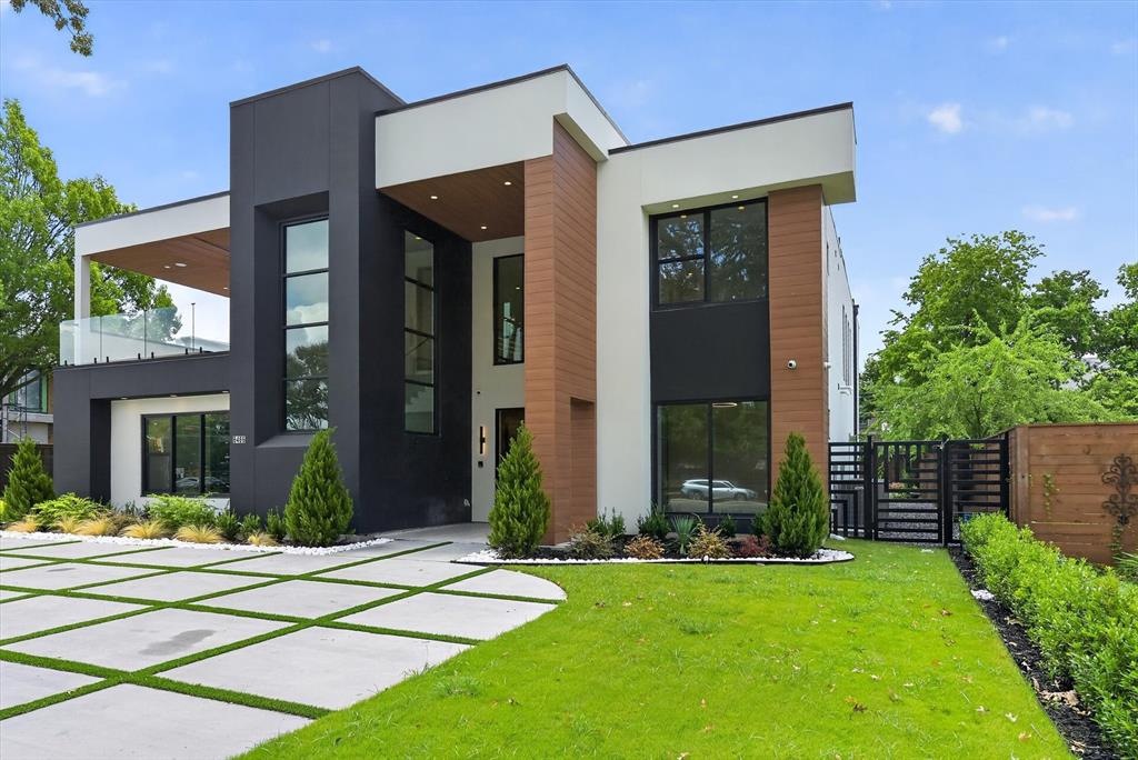 6466 Royal Lane