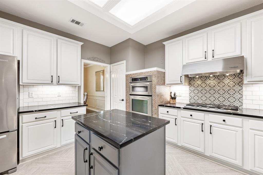 8801 Lakeside Drive