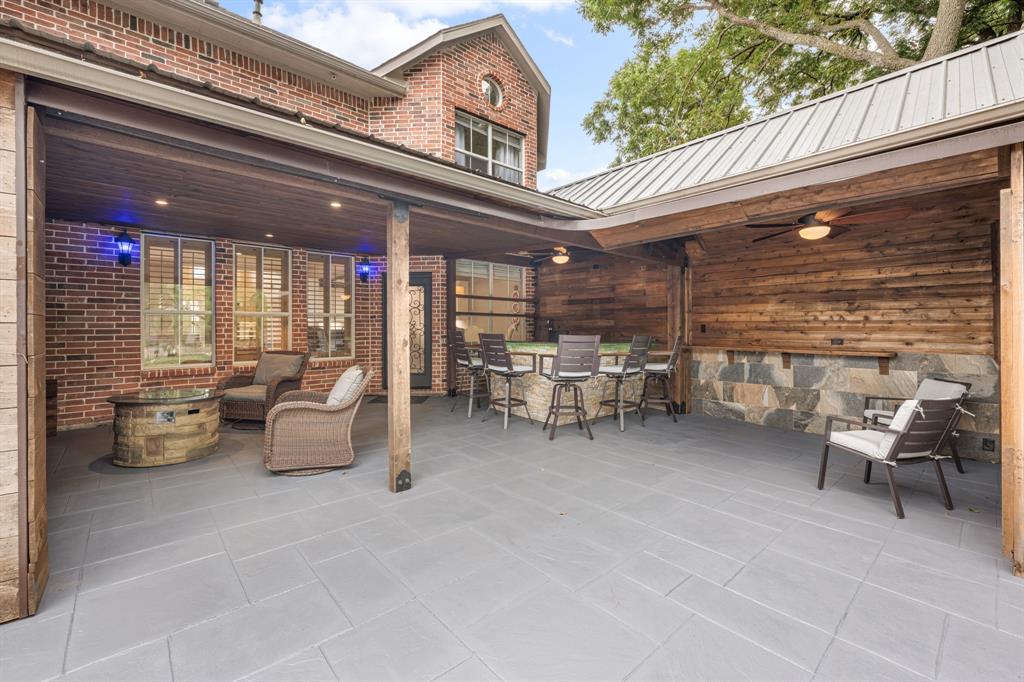 8801 Lakeside Drive