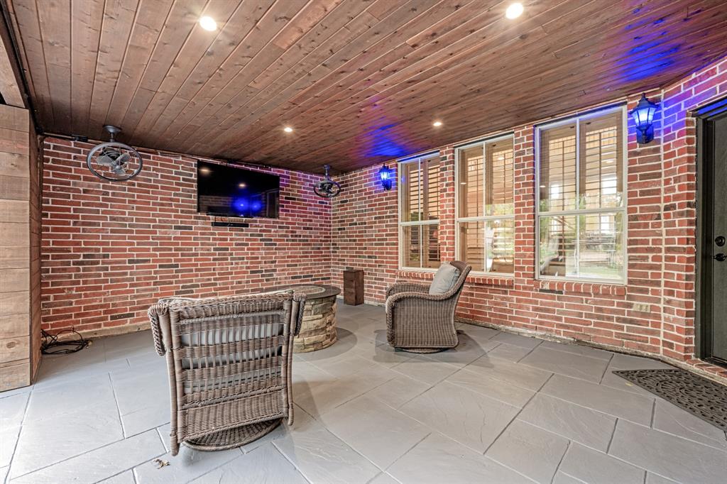 8801 Lakeside Drive