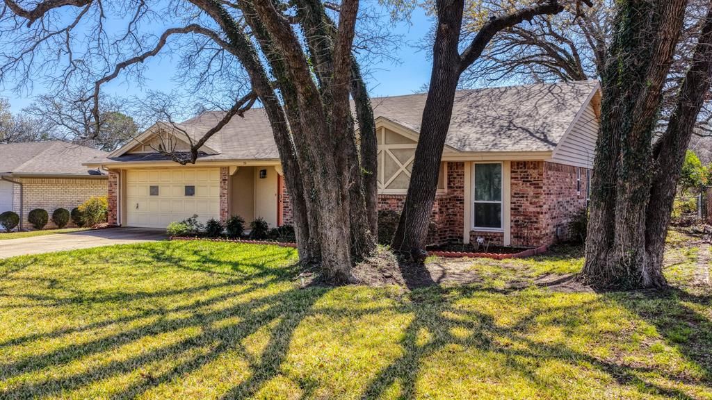 Photo of 201 Pecan Street, Azle, TX 76020 (MLS # 21211329)
