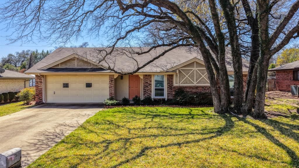 Photo of 201 Pecan Street, Azle, TX 76020 (MLS # 21211329)