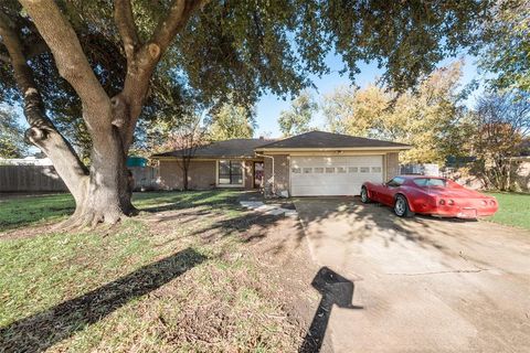 A home in Benbrook