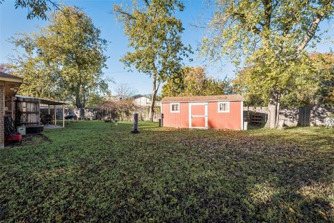 A home in Benbrook