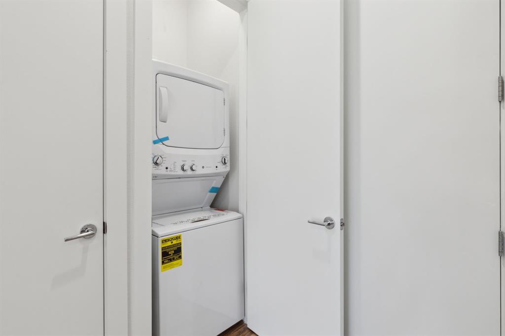 Mellersh Oak Lawn - Residential Lease