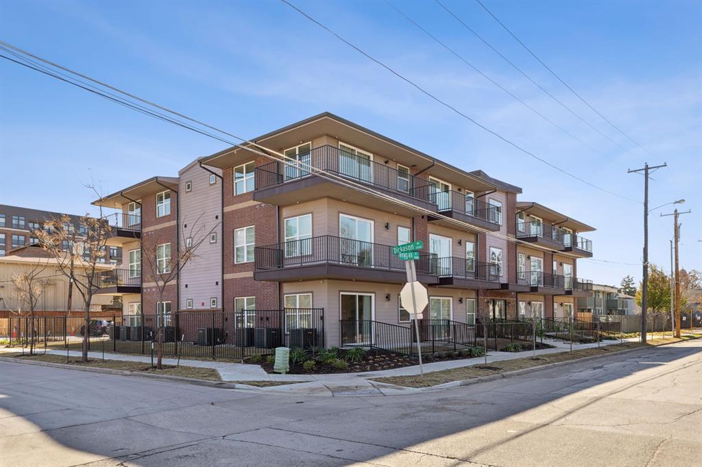 Mellersh Oak Lawn - Residential Lease