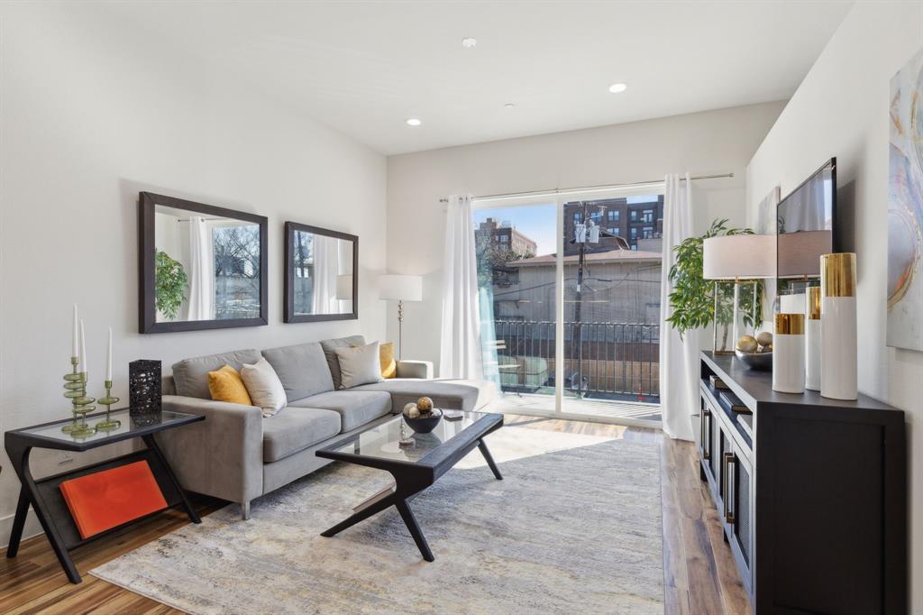 Mellersh Oak Lawn - Residential Lease