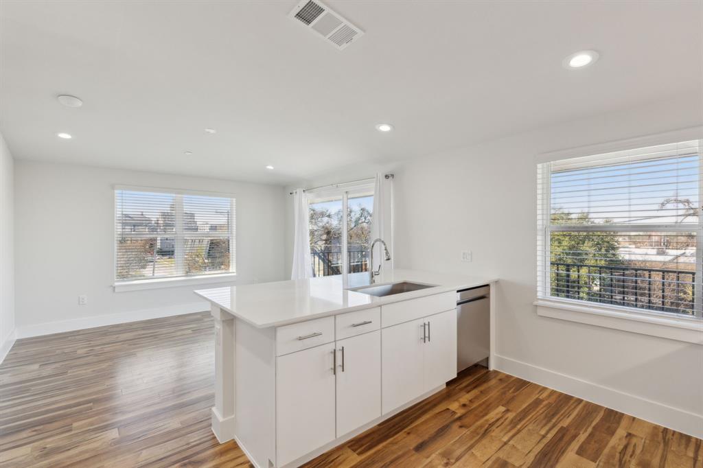 Mellersh Oak Lawn - Residential Lease