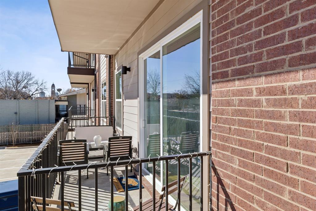 Mellersh Oak Lawn - Residential Lease