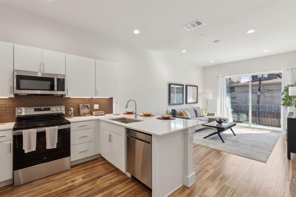 Mellersh Oak Lawn - Residential Lease