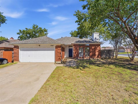 Photo of 7567 Casburn Court, Fort Worth, TX 76120 (MLS # 21405578)