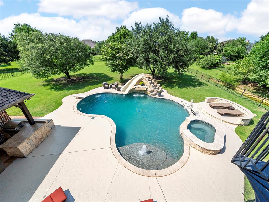 2901 Lakeview Drive