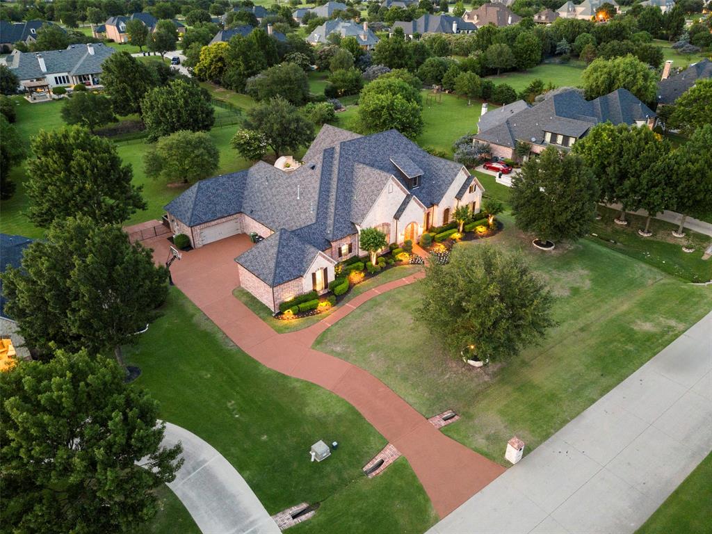 2901 Lakeview Drive
