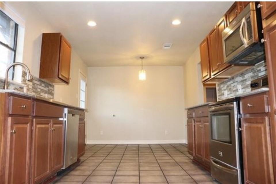 Valwood Park 10th Instl - Residential Lease