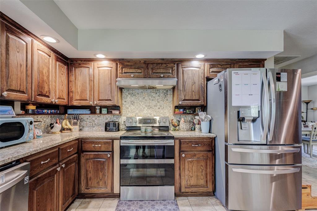 7725 Woodside Hill