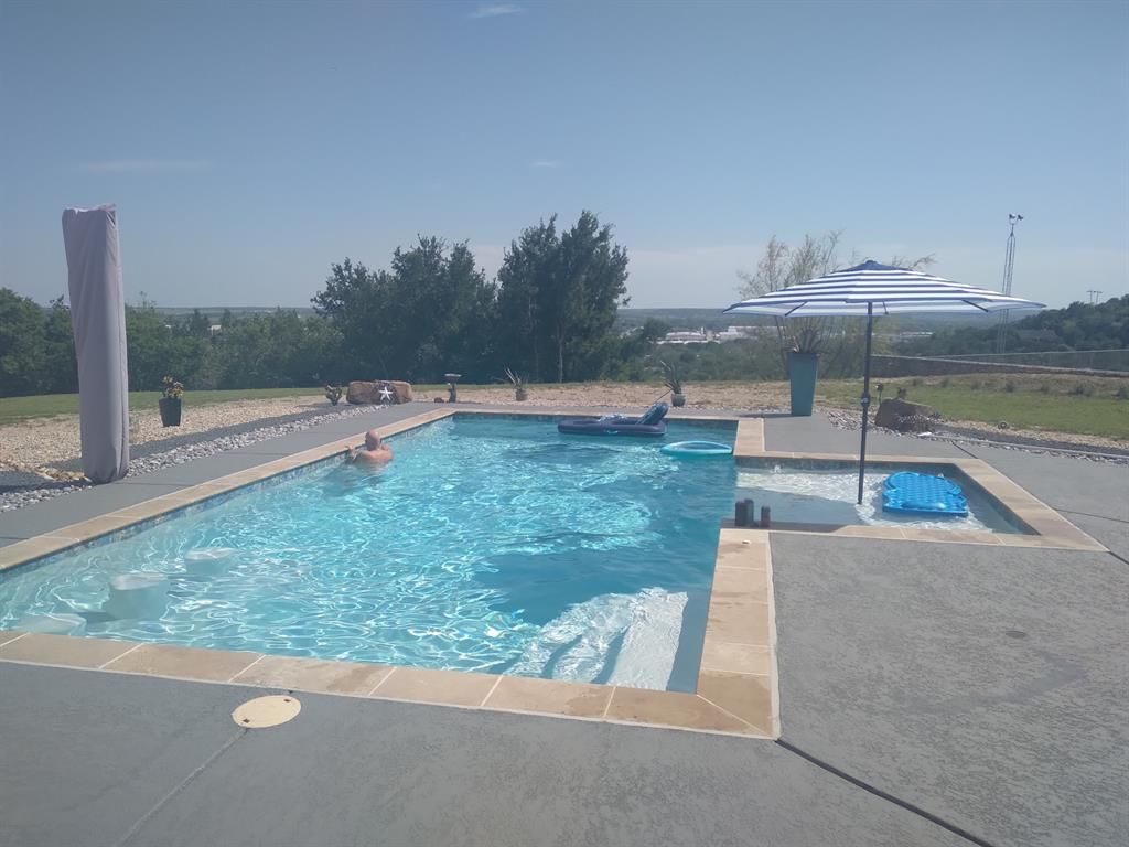 Photo of 12 Cliff Drive, Mineral Wells, TX 76067 (MLS # 21137960)