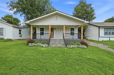 Photo of 1525 W Woodard Street, Denison, TX 75020 (MLS # 21313751)