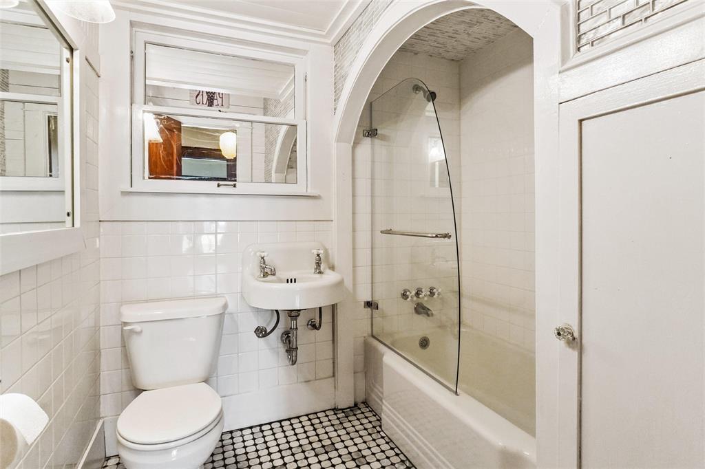 City Of Paris - Commercial Sale