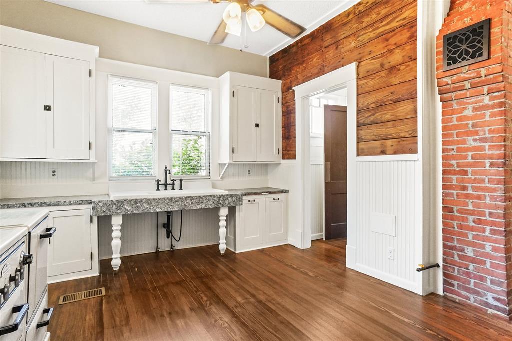 City Of Paris - Commercial Sale