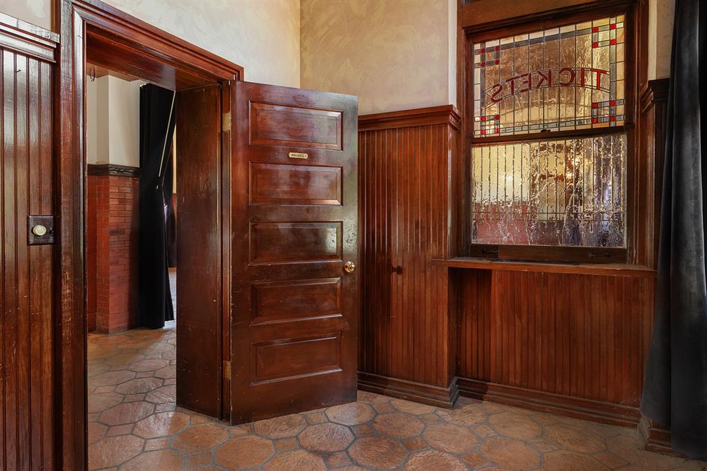 FULCHER - Commercial Sale