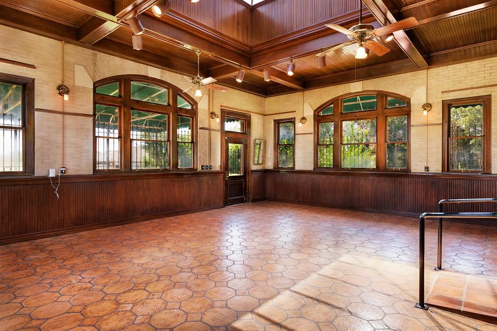 FULCHER - Commercial Sale