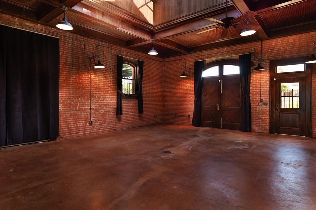 FULCHER - Commercial Sale