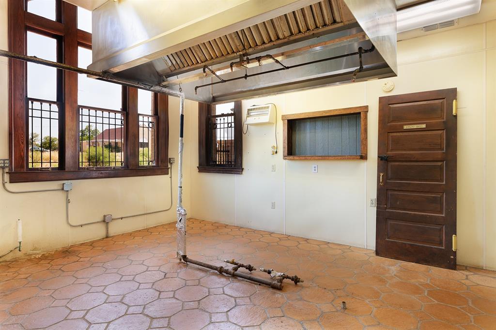 FULCHER - Commercial Sale