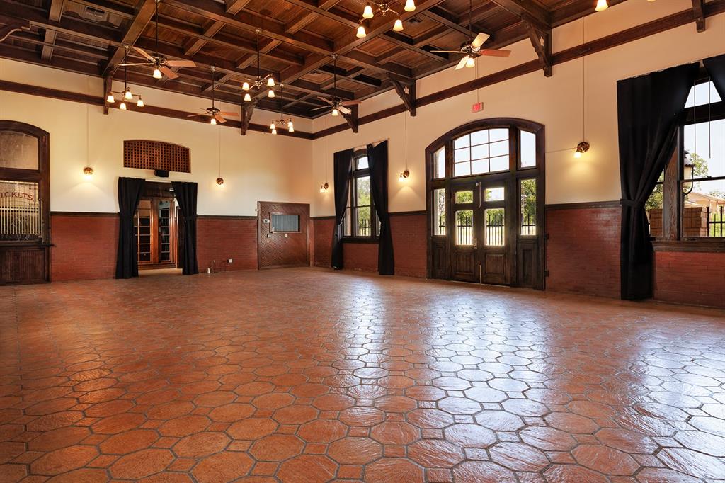 FULCHER - Commercial Sale