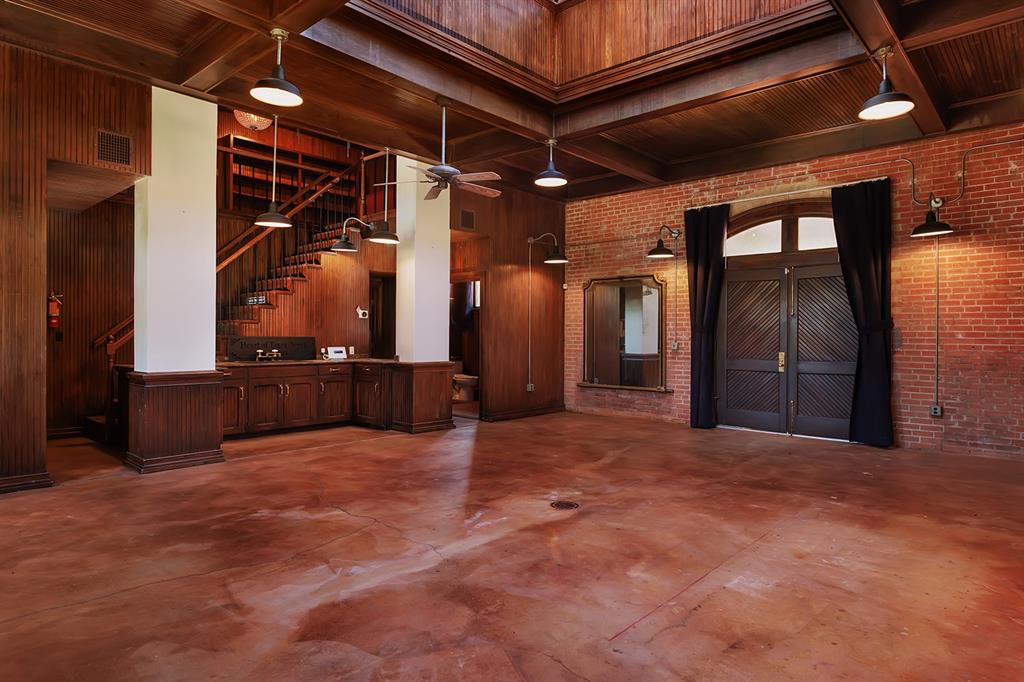 FULCHER - Commercial Sale