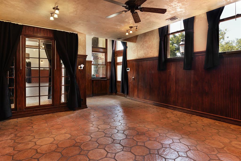 FULCHER - Commercial Sale