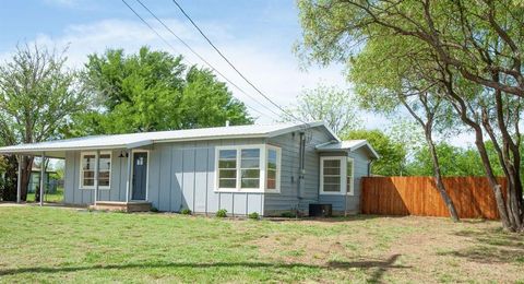 A home in Jacksboro