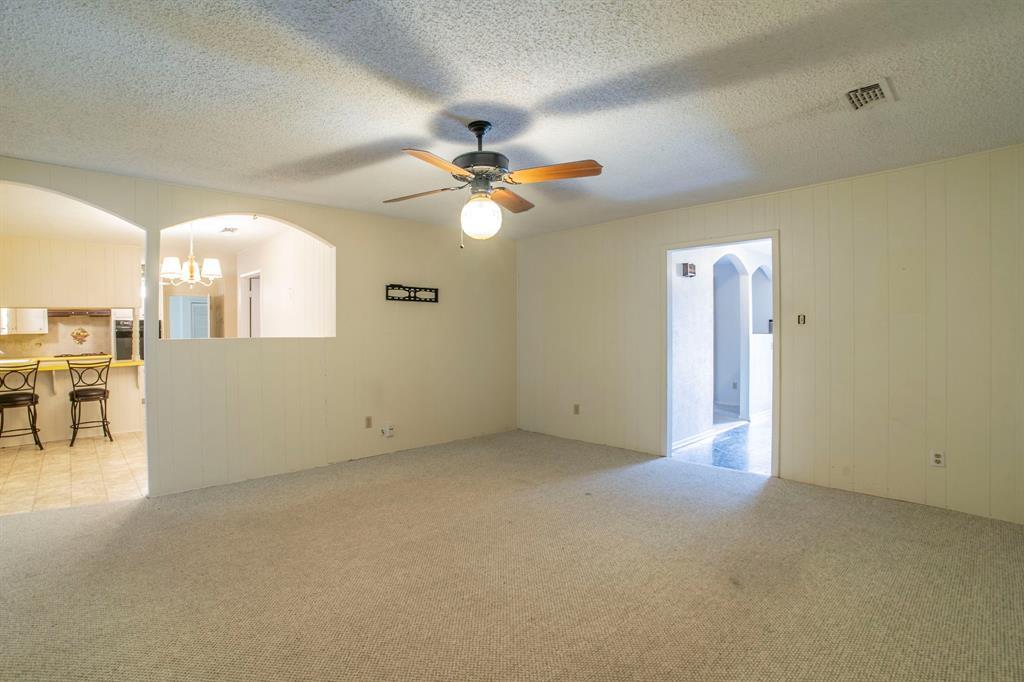 2121 Stonegate Drive N