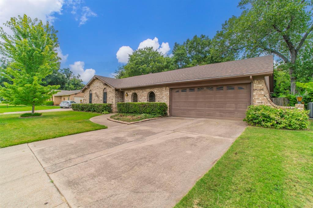 2121 Stonegate Drive N