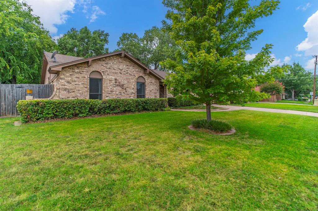 2121 Stonegate Drive N
