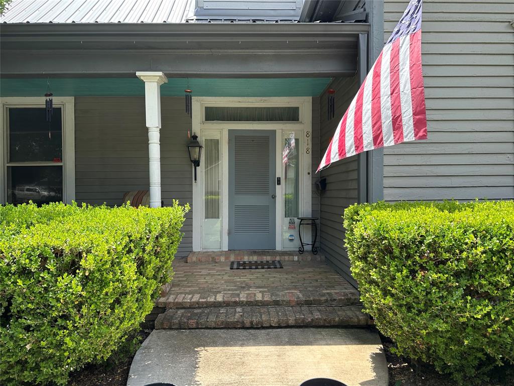 818 E Elm Street