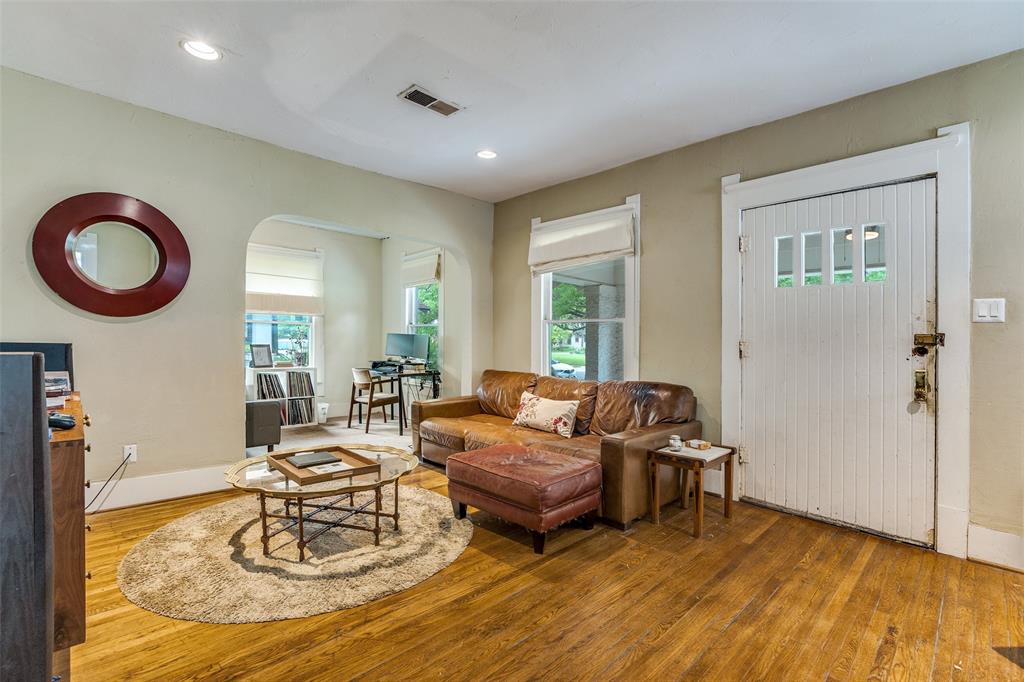 218 N Rosemont Avenue