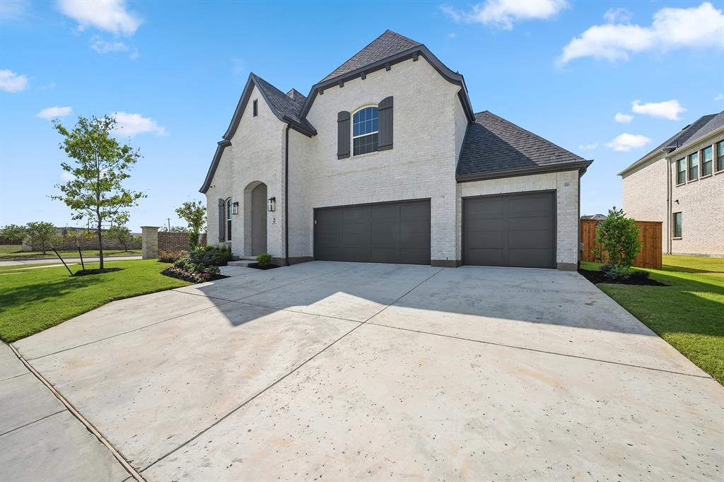 587 Mayfair Lane