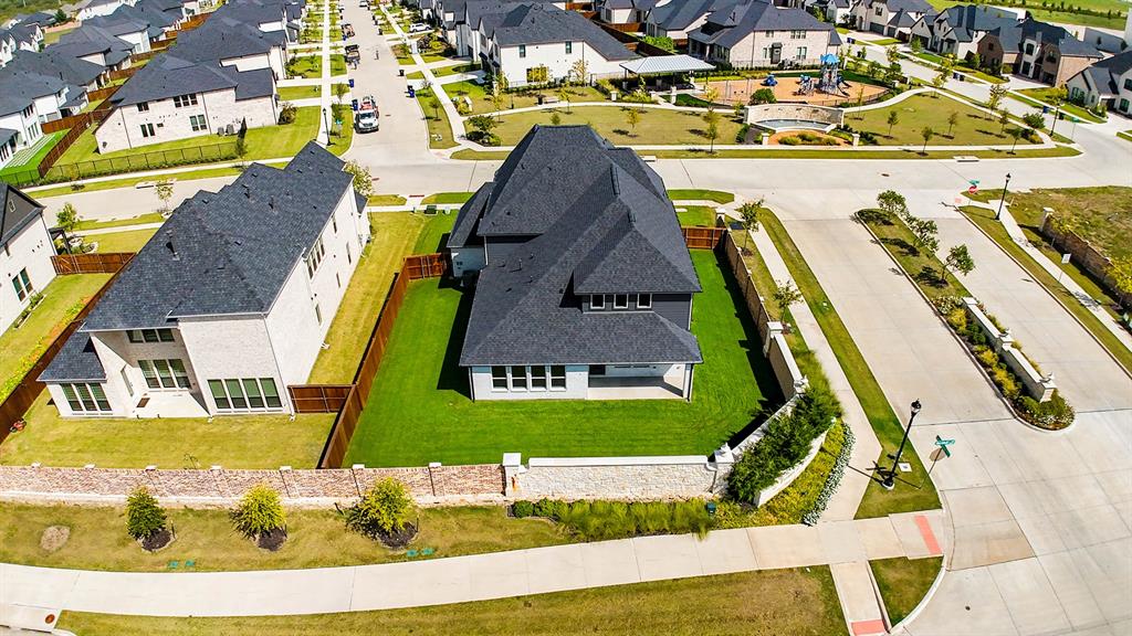 587 Mayfair Lane