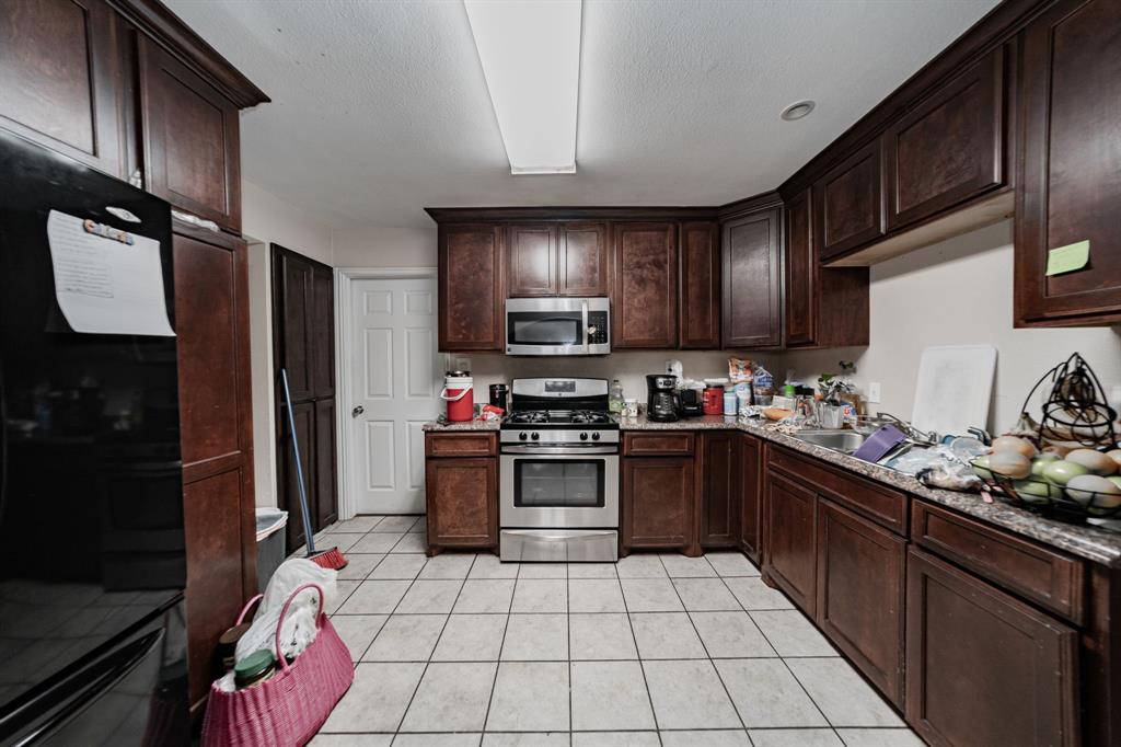 ROLLINGWOOD HILLS - Residential