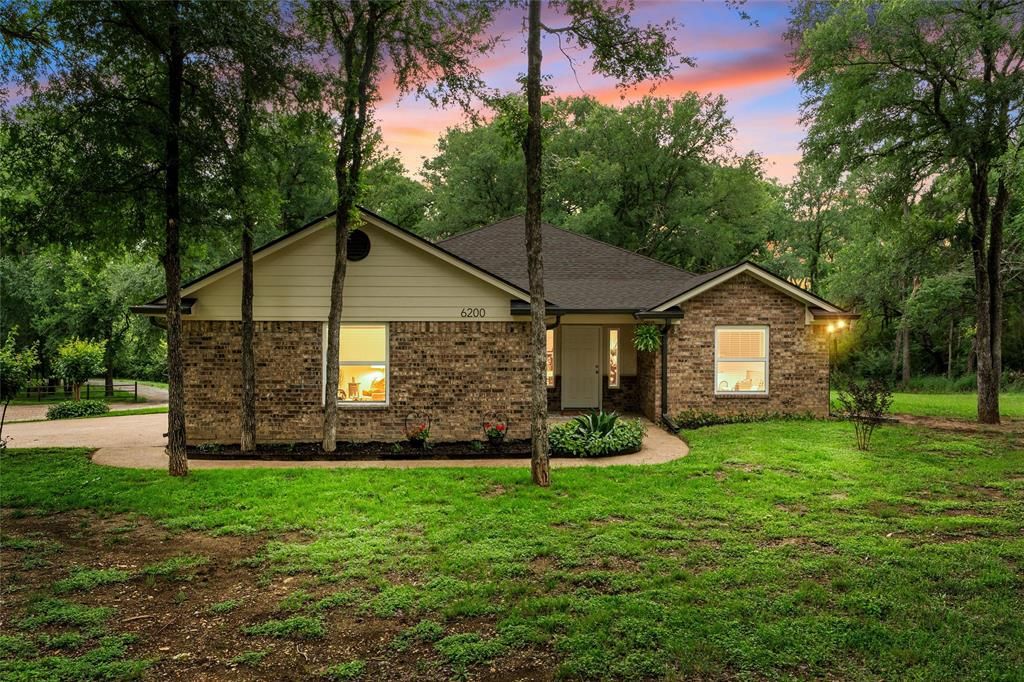 Photo of 6200 Avon Drive, Waco, TX 76708 (MLS # 21253799)