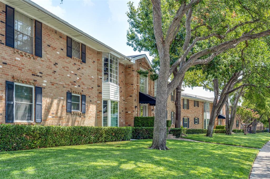 Sandhurst Manor Condo - Residential