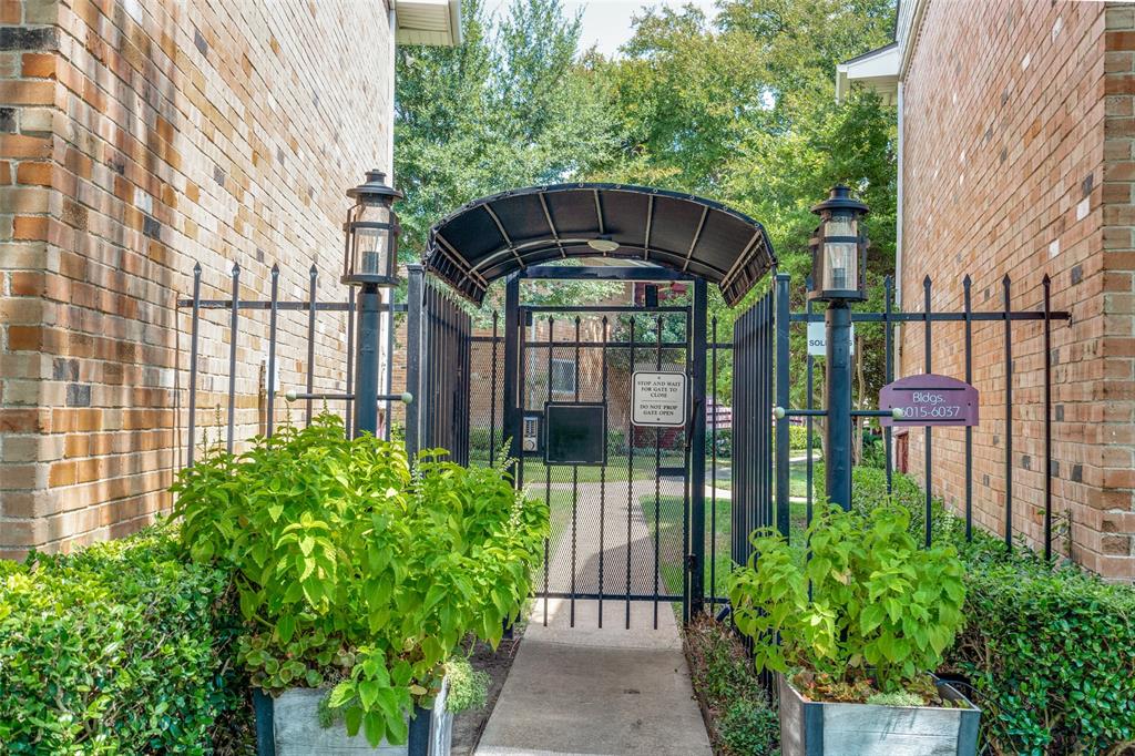 Sandhurst Manor Condo - Residential