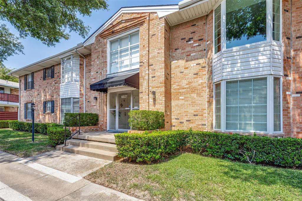 Sandhurst Manor Condo - Residential