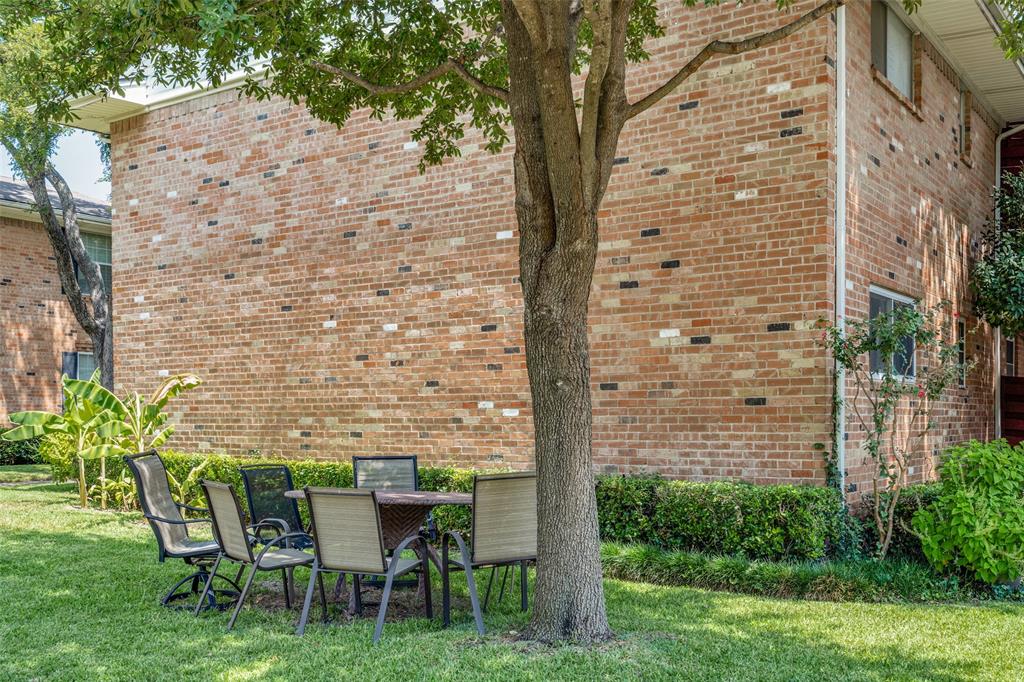 Sandhurst Manor Condo - Residential