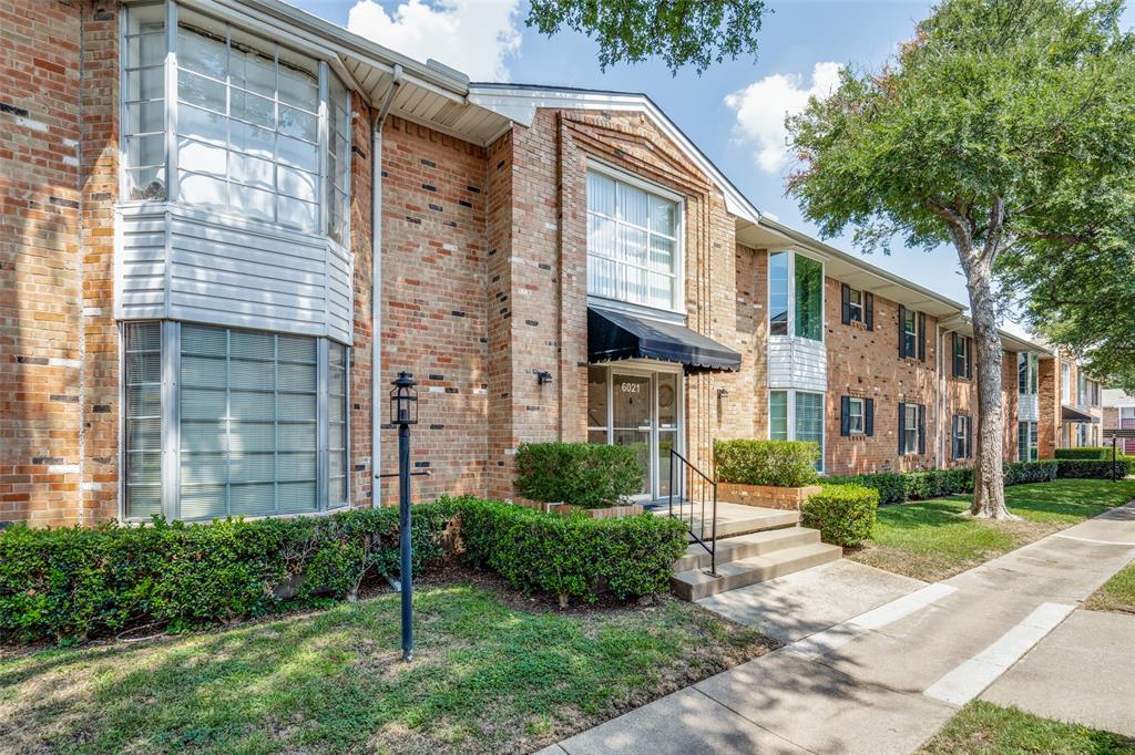 Sandhurst Manor Condo - Residential
